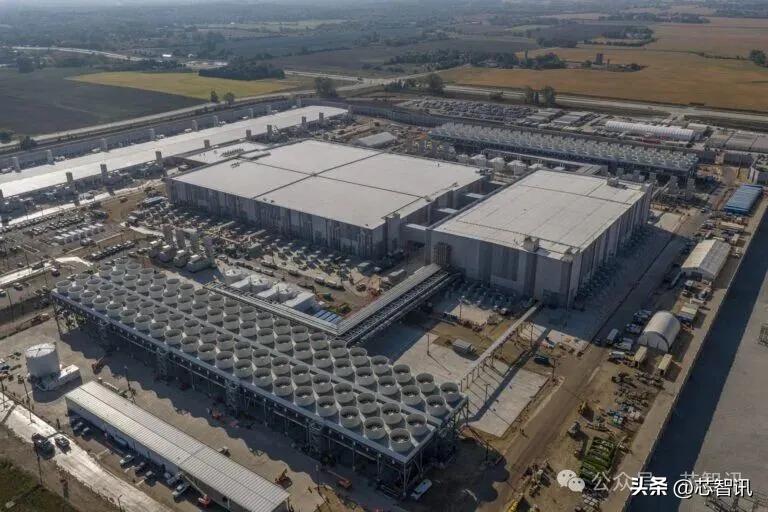 Microsoft's Fairwater AI data center in Wisconsin, which houses hundreds of thousands of Nvidia GB200 GPUs (Microsoft)